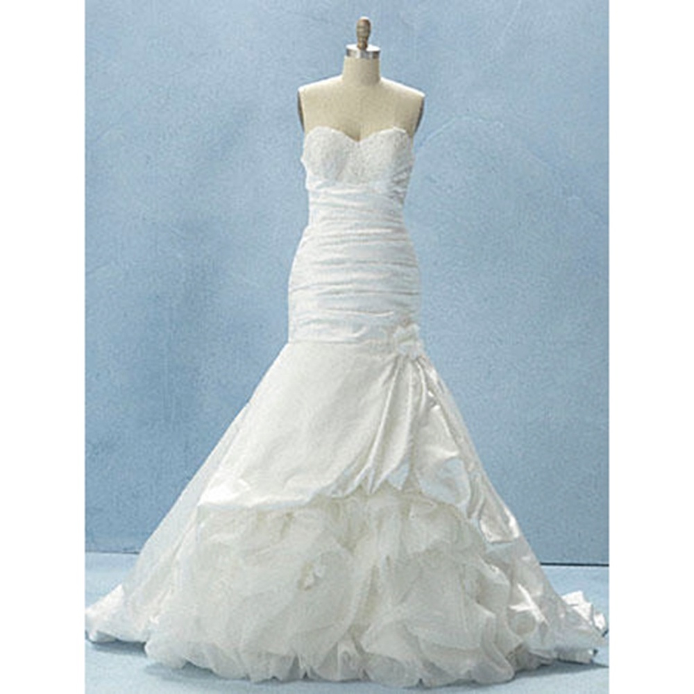 Alfred Angelo Style 212 Wedding Dress